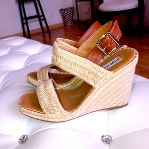 Steve Madden Raffia Wedge Sandals Size 8 Worn 2 times Like New, Excellent Cond